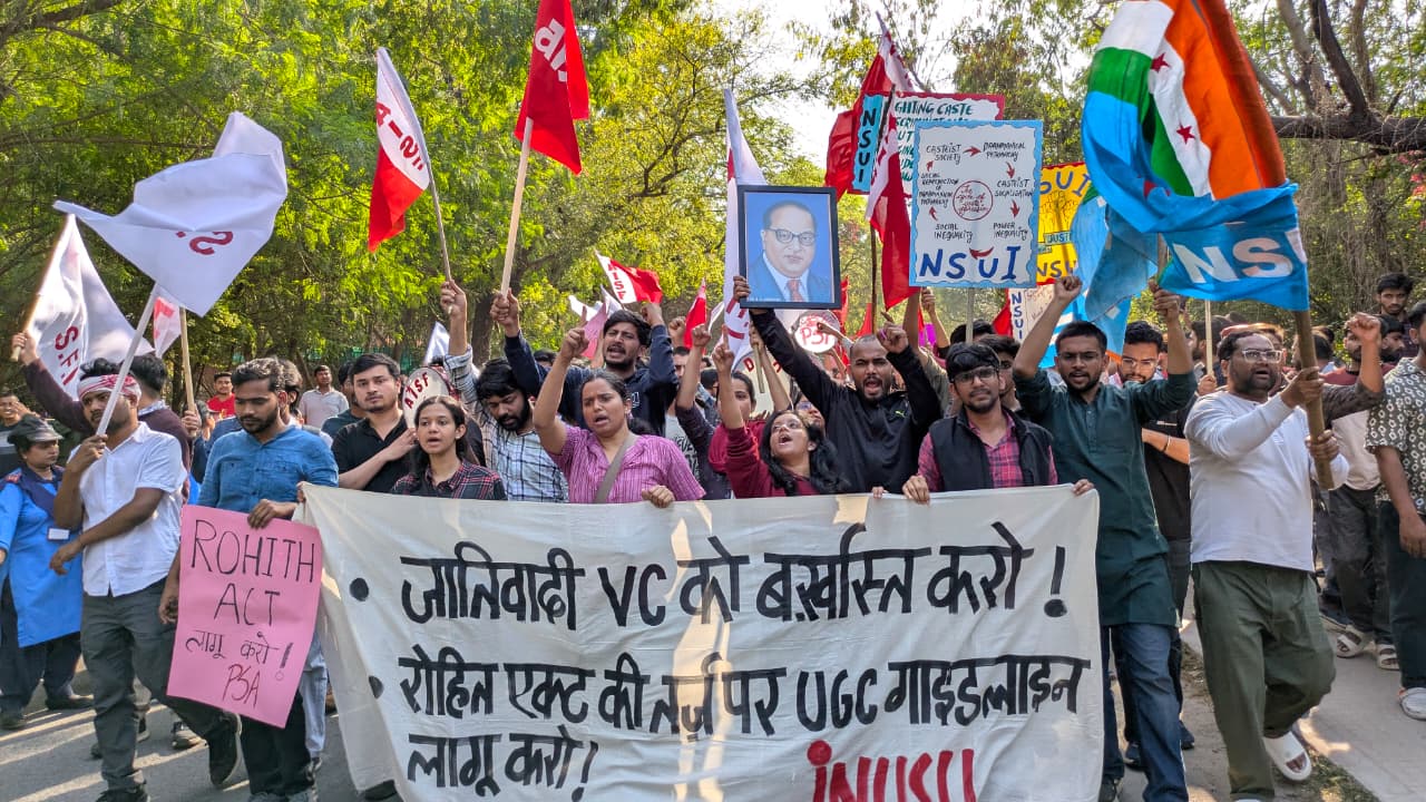 Student groups carry out a 'Long March' to protest against the JNU VC's 'casteist' remarks and demand to the implementation of a law in line with the UGC's new rules to prevent caste discrimination on campus on 26 February in Delhi. (Photo: Accessed by The Quint)